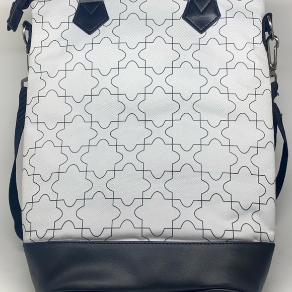 TIRRININ INSULATED WINE BAG / LUNCH BAG COOLER WITH FRONT POCKET & CORKSCREW - Picture 4 of 15